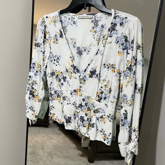 Abercrombie & Fitch Tops - Abercrombie & Fitch: Size Small, Floral Button front, Cinched Waist Top